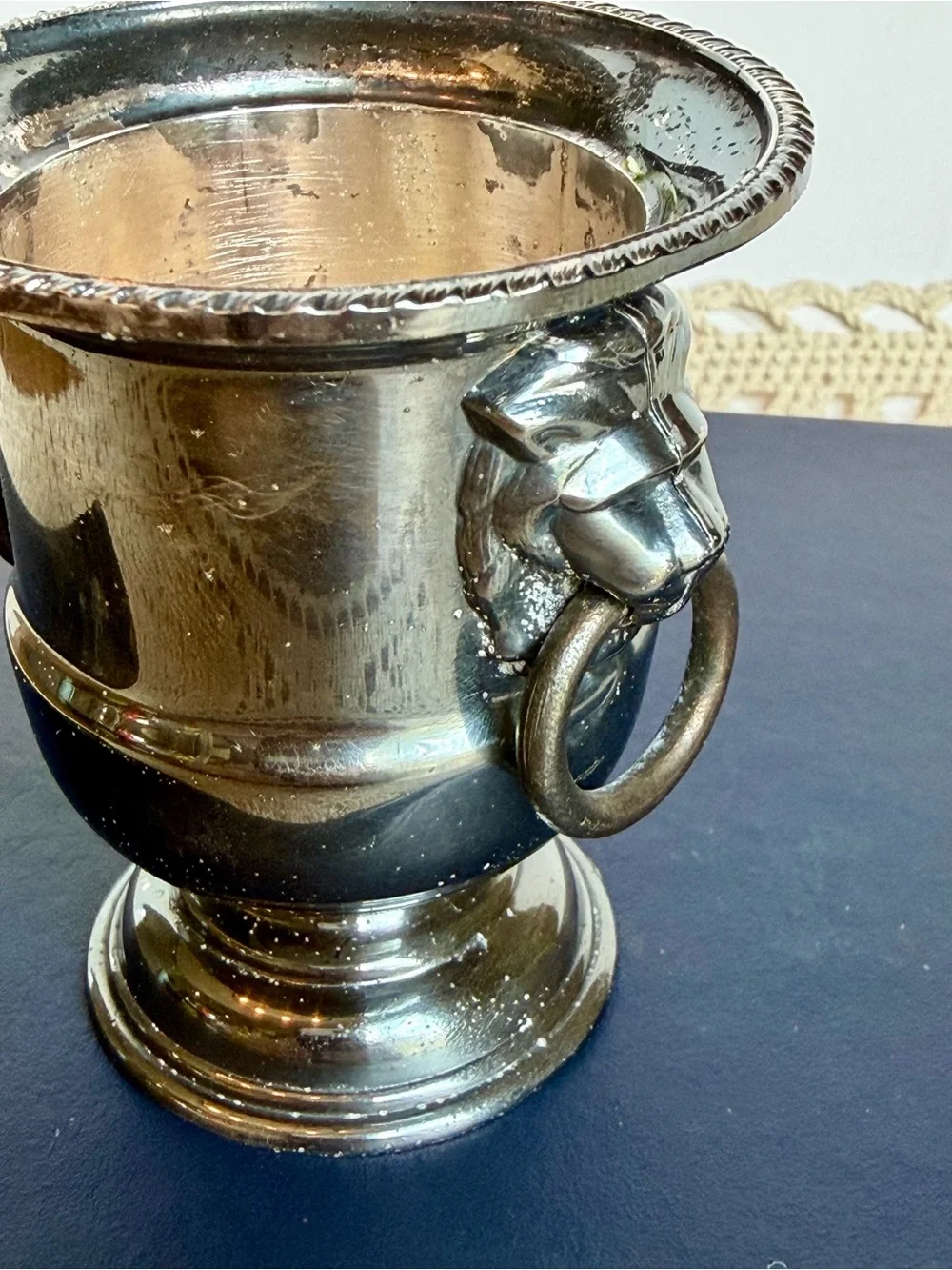 Viners of Sheffield Engaged Silver Plated Lion Head Cachepot Urn Vase Planter